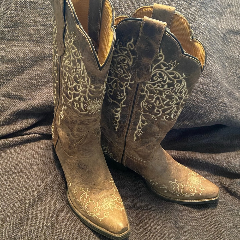 Laredo ladies cowboy boots size 9